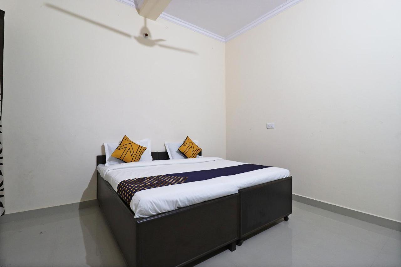 Spot On 61716 Rao Hotel Garhi Harsaru Exterior foto
