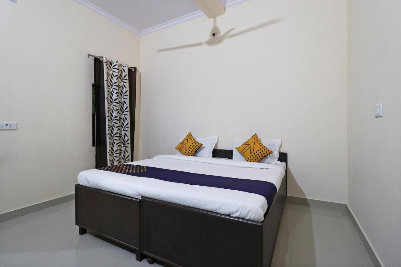 Spot On 61716 Rao Hotel Garhi Harsaru Exterior foto