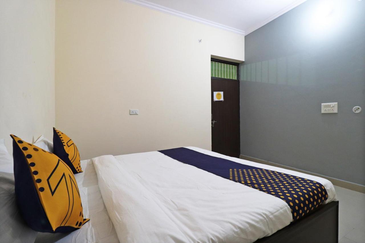 Spot On 61716 Rao Hotel Garhi Harsaru Exterior foto