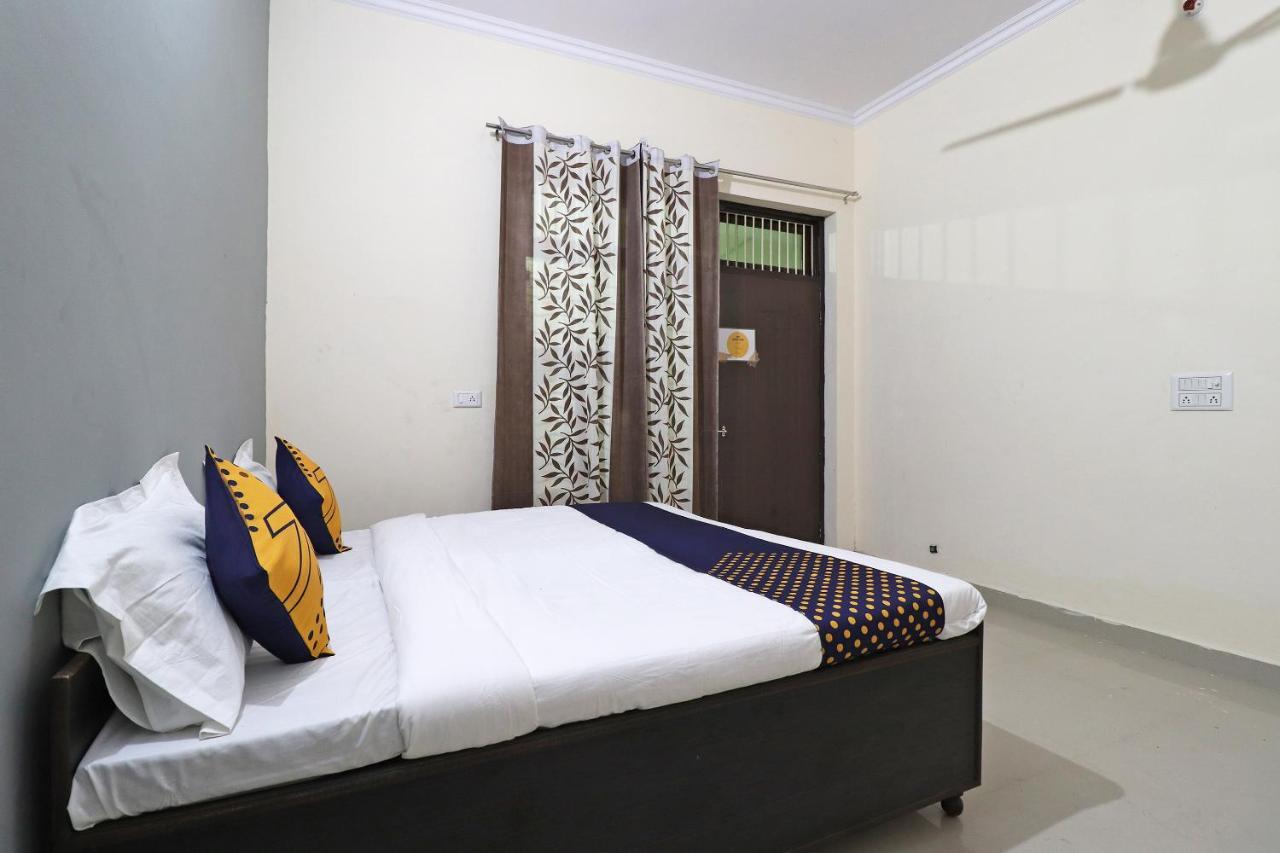 Spot On 61716 Rao Hotel Garhi Harsaru Exterior foto
